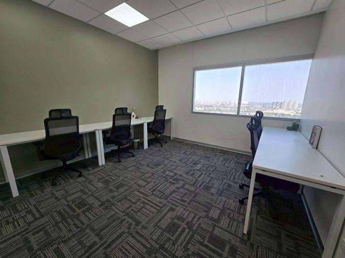 picture Serviced office at Central Chaengwattana with co-working space, conveniently located near the MRT Pink Line. Easy access with shops and restaurants. - 10/12