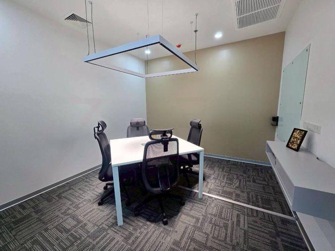 picture Serviced office at Central Chaengwattana with co-working space, conveniently located near the MRT Pink Line. Easy access with shops and restaurants. - 3/12