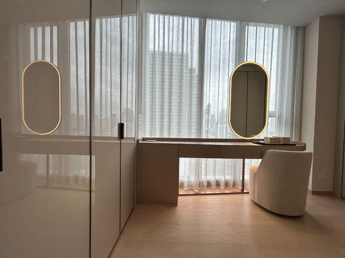 picture Scope Private morning lounge designed for intimate family relaxation. - 8/8