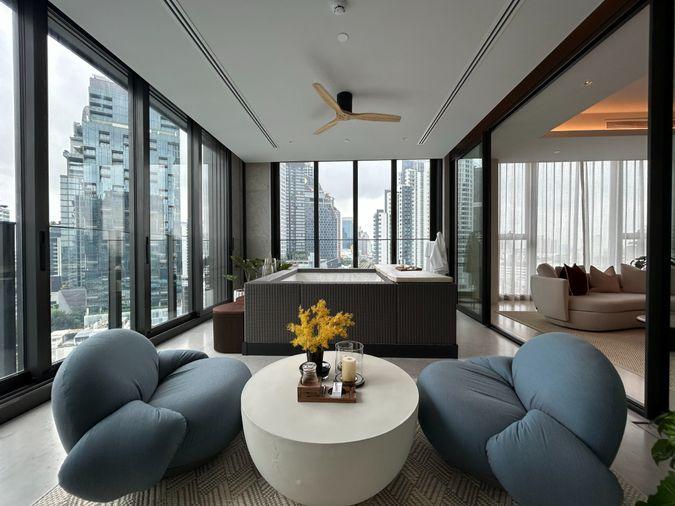 picture Scope Thonglor Expansive great room ideal for sophisticated entertaining and everyday living. - 6/7