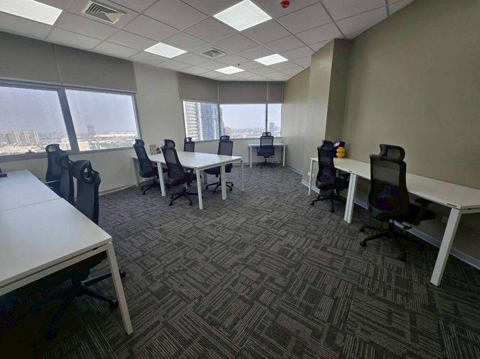 picture Serviced office at Central Chaengwattana with co-working space, conveniently located near the MRT Pink Line. Easy access with shops and restaurants. - 6/12