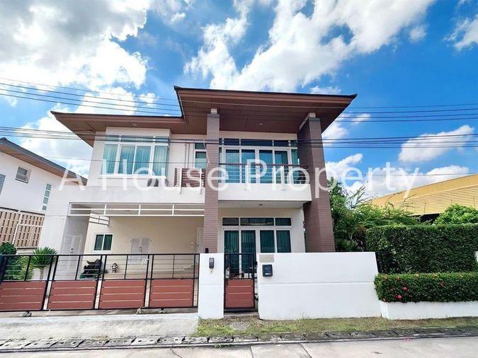 picture Quality detached houses in The Boulevard Sriracha project, with a pleasant atmosphere. - 1/9