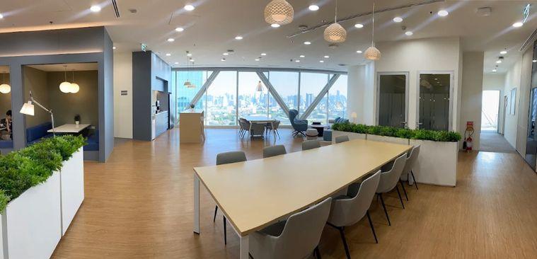 picture Office for rent at Pearl Tower Phaya Thai, fully equipped with office facilities in a modern building, conveniently located near BTS Ari. - 9/18