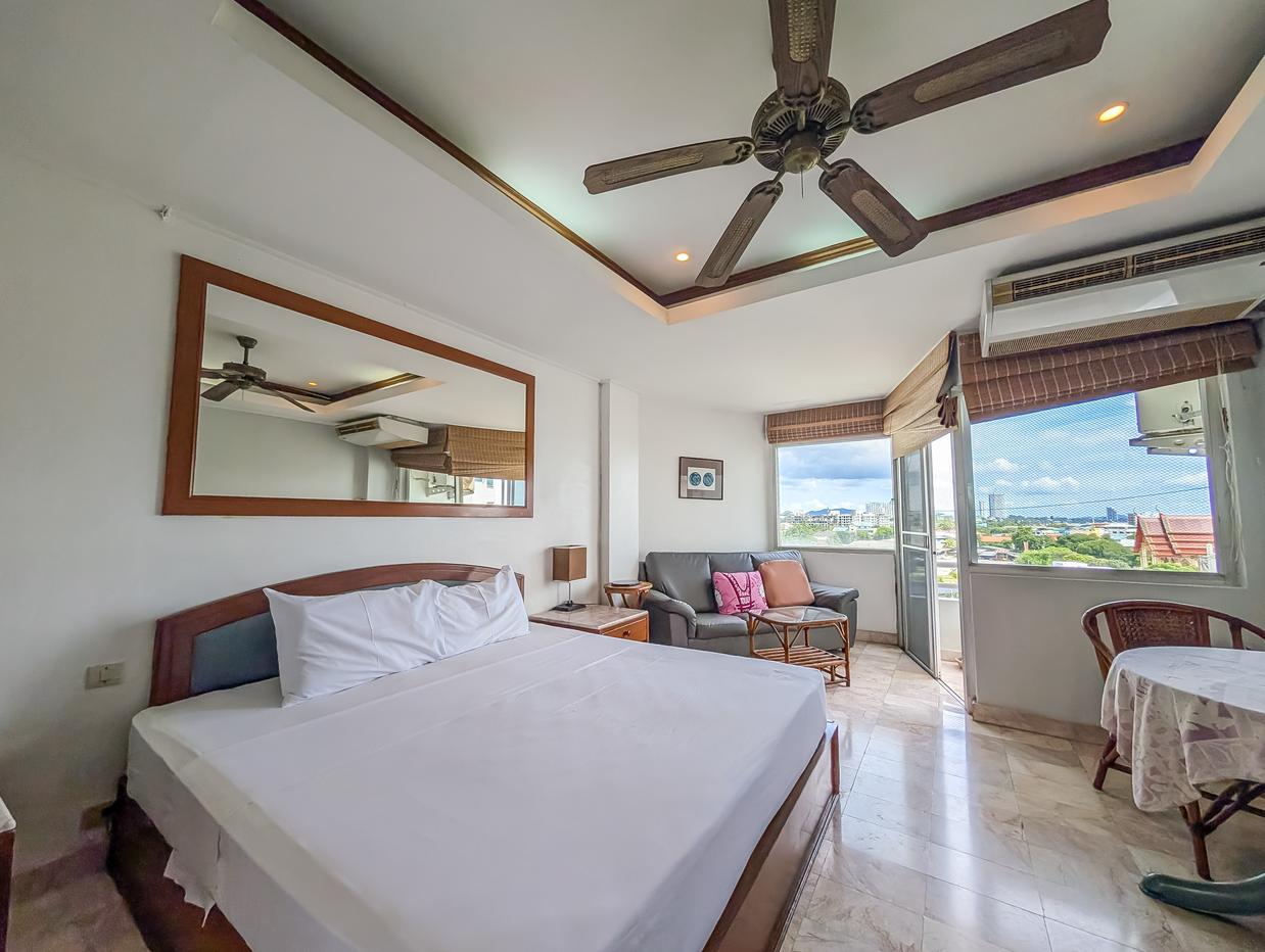 picture Somphong Condotel Studio for Sale Na Jomtien Sea View Condo - 3/8
