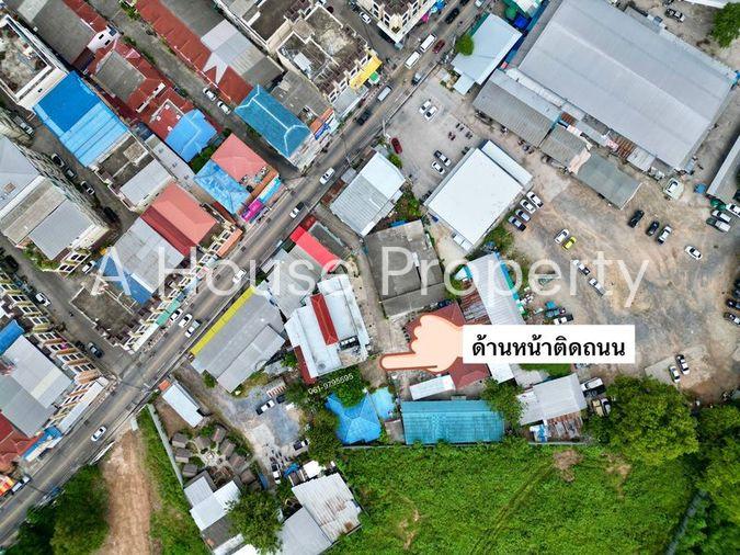 picture Land for sale in Na Kluea, Soi Pothisarn. Beautiful plot with existing structures. - 3/5