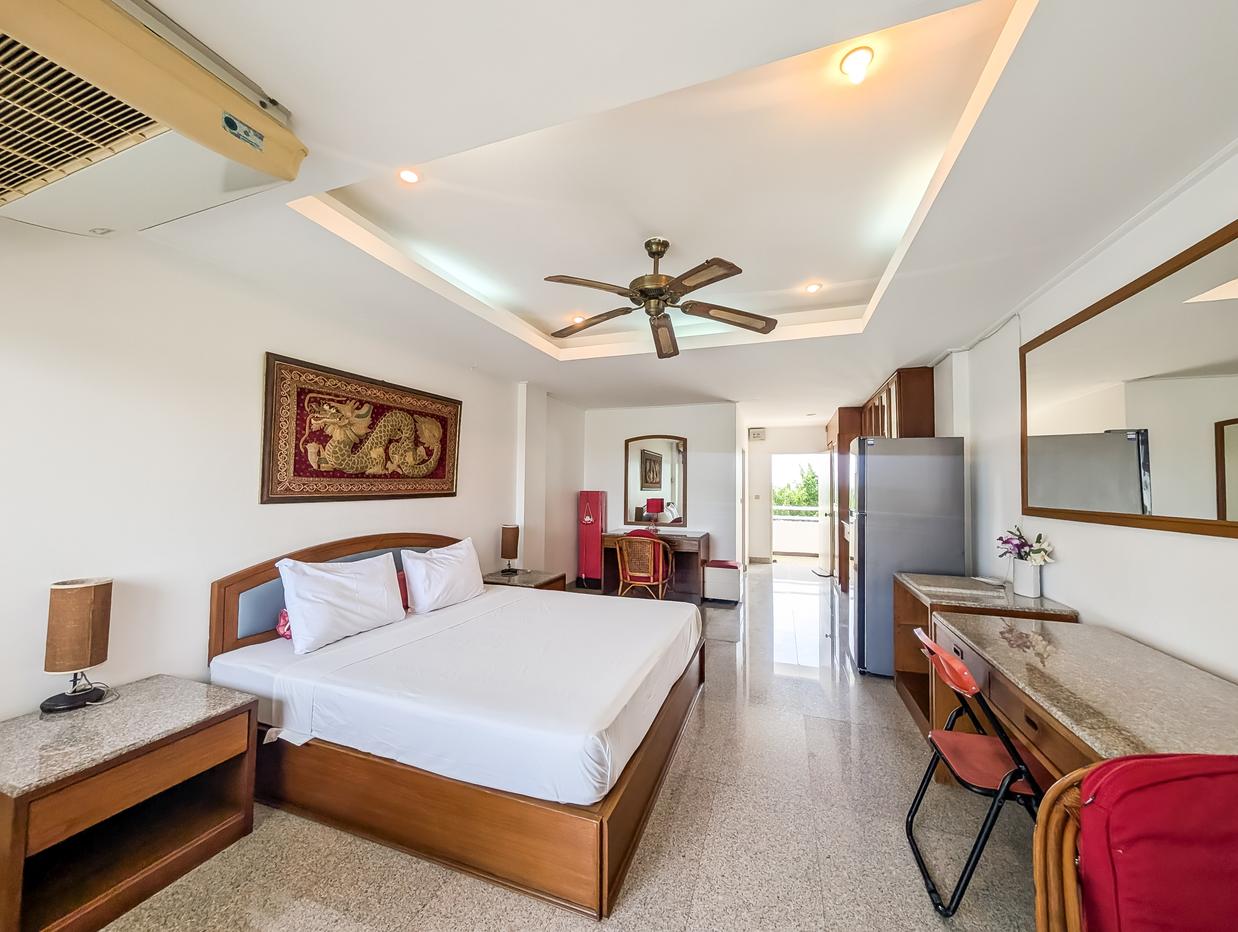 picture Somphong Condotel Studio for Sale Na Jomtien Sea View Condo - 1/8