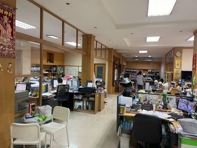 รูป Call : 081-621-8899 ให้เช่า โรงงานพร้อมสำนักงาน เพชรเกษม 69 ถนนเลียบคลองภาษีเจริญฝั่งเหนือ บางบอน 3 หนองแขม พื้นที่สีเหลือง มีใบ รง.4 จอดรถได้หลายคัน - รูปที่ 9/13