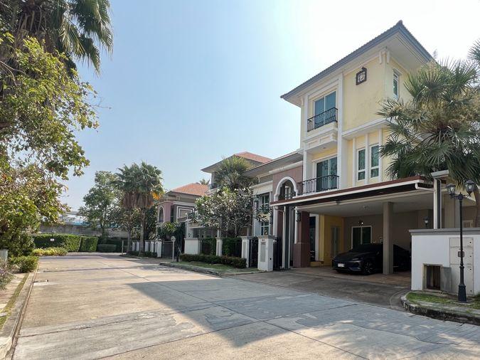 รูป ขายบ้านหรู 3 ชั้น แกรนด์ บางกอก บูเลอวาร์ด รัชดา–รามอินทรา 2 เนื้อที่ 95 ตร.ว. 5 นอน 6 น้ำ เฟอร์นำเข้า ใกล้รถไฟฟ้าสายสีชมพู - รูปที่ 1/92