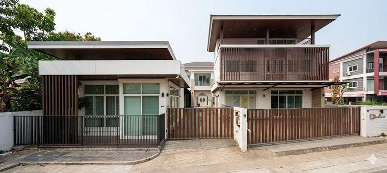 รูป BL131| ขายด่วน! ขายบ้านหรูสไตล์โฮมออฟฟิศ 3 หลัง ทำเลใกล้เมืองเชียงใหม่ อ.สันทราย จ.เชียงใหม่ ( ราคา 13,900,000 บาท ) - รูปที่ 1/39