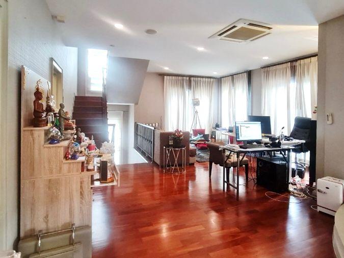 รูป ขายบ้านหรู 3 ชั้น แกรนด์ บางกอก บูเลอวาร์ด รัชดา–รามอินทรา 2 เนื้อที่ 95 ตร.ว. 5 นอน 6 น้ำ เฟอร์นำเข้า ใกล้รถไฟฟ้าสายสีชมพู - รูปที่ 27/92