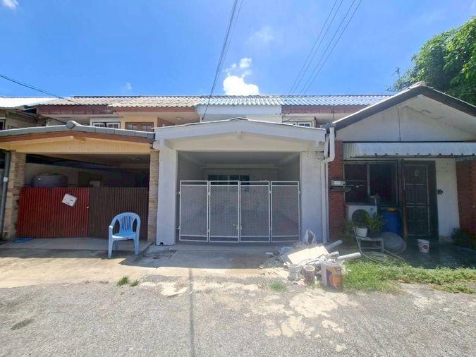 รูป ขายบ้านทาวน์เฮ้าส์ 2 ชั้น บ้านรีโนเวทใหม่ หมู่บ้านอยู่สบาย (ซอย 4) ซอยกรุงเทพกรีฑา 8 แยก 3 (ใกล้สนามกอล์ฟ) (N.2147) - รูปที่ 1/12