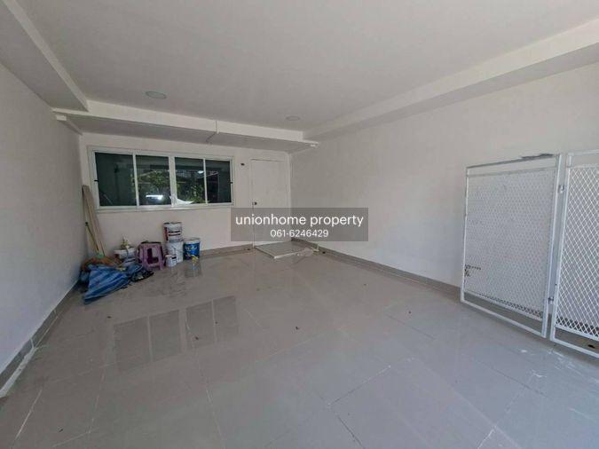 รูป ขายบ้านทาวน์เฮ้าส์ 2 ชั้น บ้านรีโนเวทใหม่ หมู่บ้านอยู่สบาย (ซอย 4) ซอยกรุงเทพกรีฑา 8 แยก 3 (ใกล้สนามกอล์ฟ) (N.2147) - รูปที่ 5/12