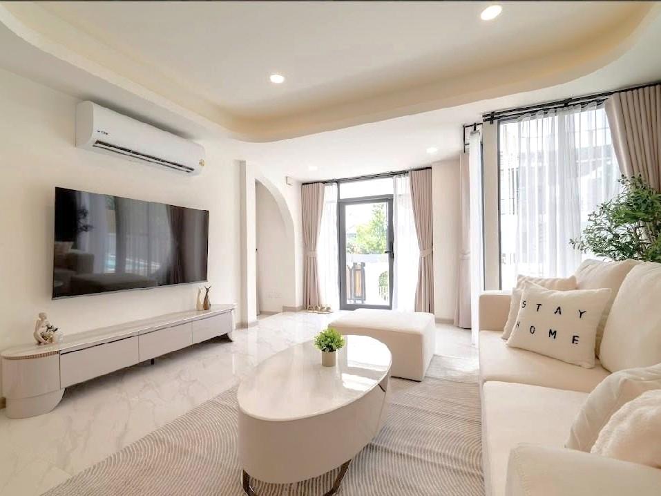 รูป Luxury Renovated Pool Villa for Sale Modern in Central Pattaya - รูปที่ 2/13
