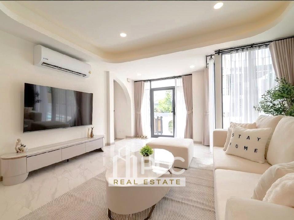 รูป Luxury Renovated Pool Villa for Sale Modern in Central Pattaya - รูปที่ 2/13