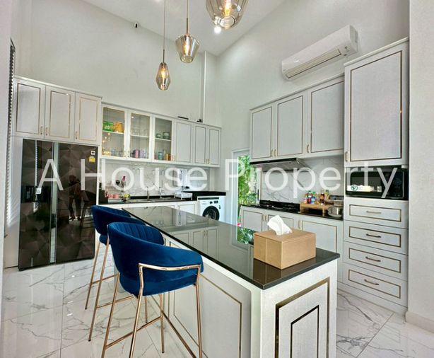 picture Luxury pool villa with a cafe business in Na Jomtien, Sattahip, Chonburi. - 10/19