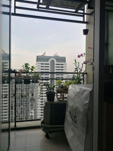 รูป วิวรถไฟฟ้า   Hive Sathorn (ไฮฟ์ สาทร)      41 ตร.ม.  1 ห้องนอน 1 ห้องน้ำ  เครื่องปรับอากาศ 2 เครื่อง  - รูปที่ 10/14