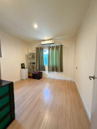 picture Beautiful, well-maintained pre-owned detached house in Magnolia Village, Sriracha, Chonburi. - 11/17