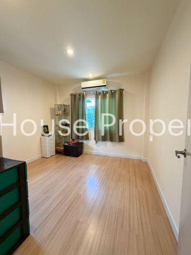 picture Beautiful, well-maintained pre-owned detached house in Magnolia Village, Sriracha, Chonburi. - 11/17