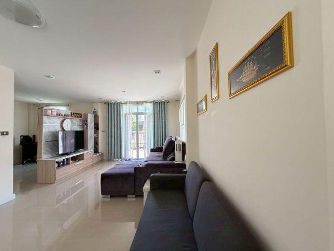 picture Beautiful, well-maintained pre-owned detached house in Magnolia Village, Sriracha, Chonburi. - 3/17
