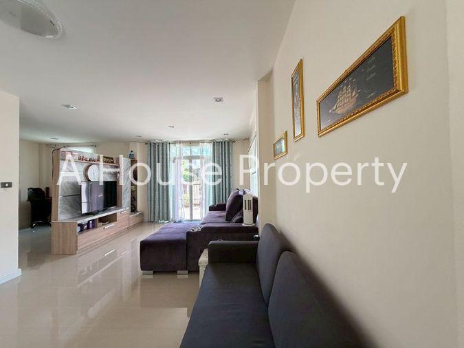picture Beautiful, well-maintained pre-owned detached house in Magnolia Village, Sriracha, Chonburi. - 3/17