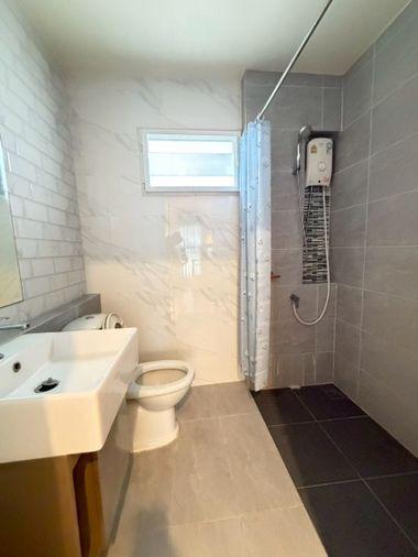 picture Beautiful, well-maintained pre-owned detached house in Magnolia Village, Sriracha, Chonburi. - 10/17