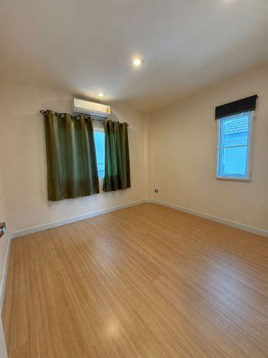 picture Beautiful, well-maintained pre-owned detached house in Magnolia Village, Sriracha, Chonburi. - 12/17