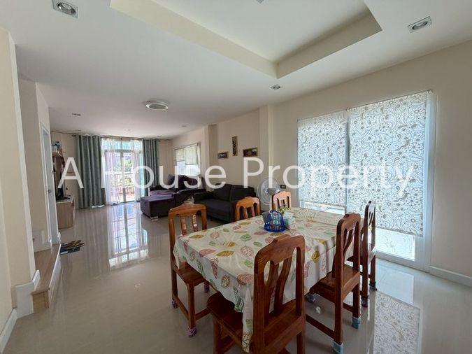 picture Beautiful, well-maintained pre-owned detached house in Magnolia Village, Sriracha, Chonburi. - 4/17