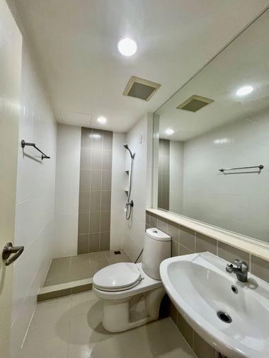 รูป ขายทาวน์โฮม 3 ชั้น บ้านกลางเมือง พระราม 9 – มอเตอร์เวย์ พร้อมเฟอร์นิเจอร์และเครื่องใช้ไฟฟ้า เข้าอยู่ได้ทันที ทำเลศักยภาพ ใกล้ทางด่วนและสนามบิน - รูปที่ 14/32