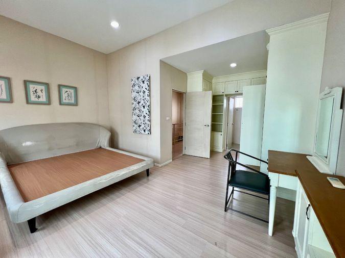 รูป ขายทาวน์โฮม 3 ชั้น บ้านกลางเมือง พระราม 9 – มอเตอร์เวย์ พร้อมเฟอร์นิเจอร์และเครื่องใช้ไฟฟ้า เข้าอยู่ได้ทันที ทำเลศักยภาพ ใกล้ทางด่วนและสนามบิน - รูปที่ 26/32