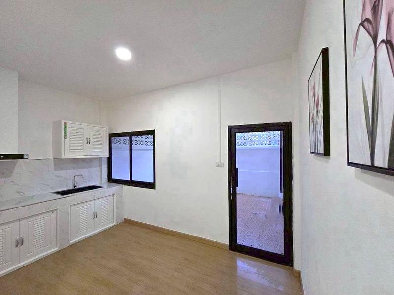 picture Townhome for Rent in Central Pattaya Fully Furnished - 4/8