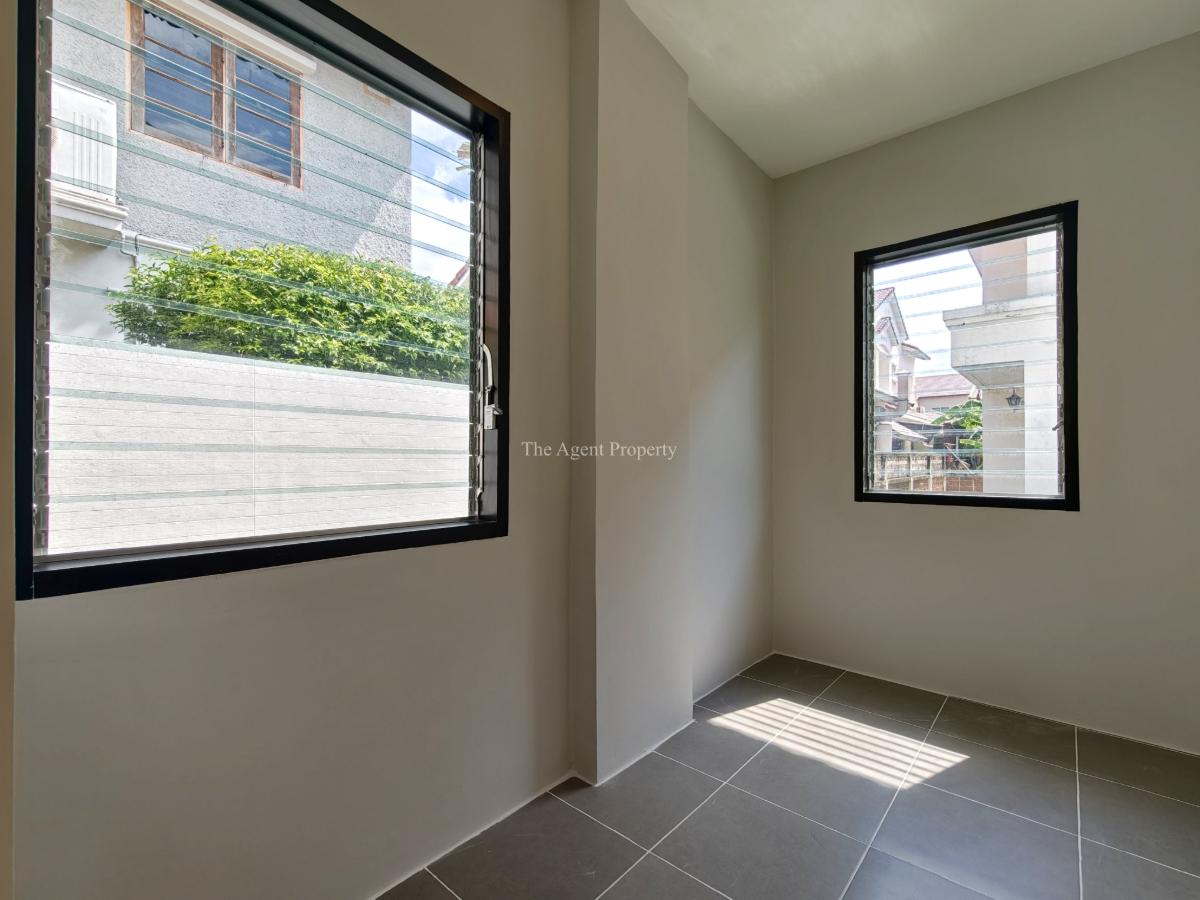 รูป ขายบ้านรีโนเวทใหม่ ลดาวัลย์ ปิ่นเกล้า-บรมราชชนนี หลังริม เนื้อที่ 117 ตร.ว. 4 นอน 4 น้ำ ลดทันที 3 ล้าน เหลือ 9.9 ล้าน - รูปที่ 24/55