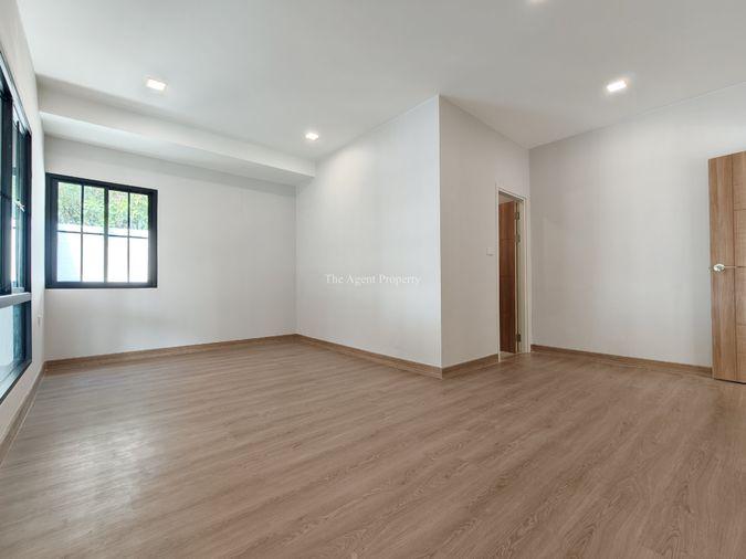 รูป ขายบ้านรีโนเวทใหม่ ลดาวัลย์ ปิ่นเกล้า-บรมราชชนนี หลังริม เนื้อที่ 117 ตร.ว. 4 นอน 4 น้ำ ลดทันที 3 ล้าน เหลือ 9.9 ล้าน - รูปที่ 15/55