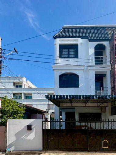 รูป 🔥Home with a warm, cozy feel 5b4b 115k - Townhome @ Huai Khwang 📞Call 090 919 9898 - รูปที่ 2/25