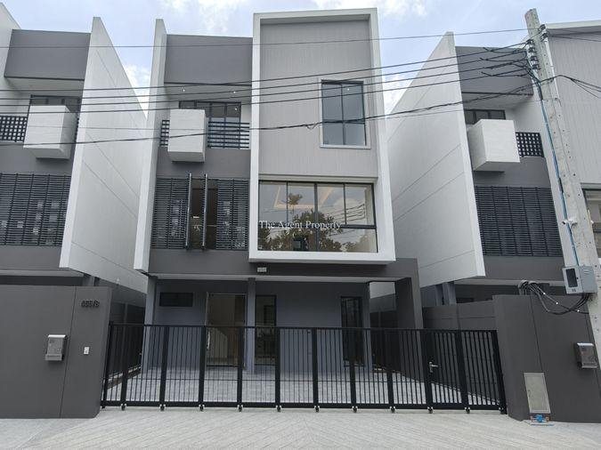รูป ขายบ้านเดี่ยว Feel Town ลาดพร้าว 101 บ้านมือ1 พร้อมอยู่ 3 ชั้น เนื้อที่ 40 ตร.ว. 4 นอน 5 น้ำ 3 จอด ใกล้ MRT ลาดพร้าว101 CDC Central EastVille - รูปที่ 2/52