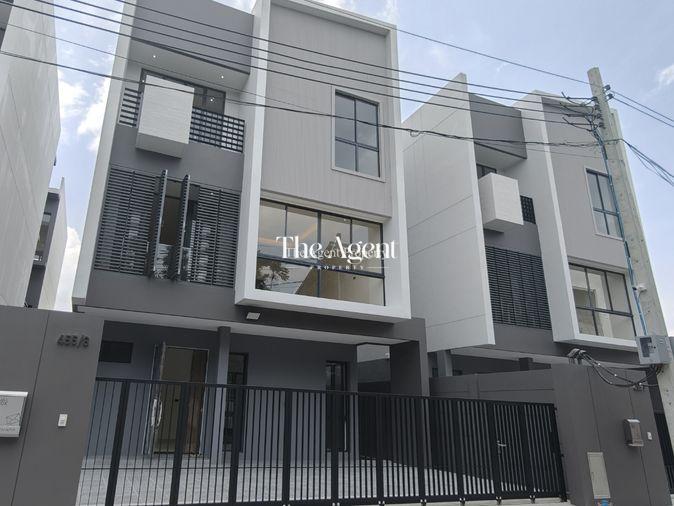 รูป ขายบ้านเดี่ยว Feel Town ลาดพร้าว 101 บ้านมือ1 พร้อมอยู่ 3 ชั้น เนื้อที่ 40 ตร.ว. 4 นอน 5 น้ำ 3 จอด ใกล้ MRT ลาดพร้าว101 CDC Central EastVille - รูปที่ 48/52