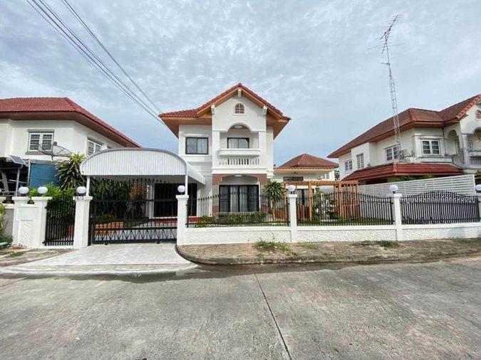 picture Single house for sale in the quality Sam Mukh Thani project, Bang Saen. Convenient access. - 1/10