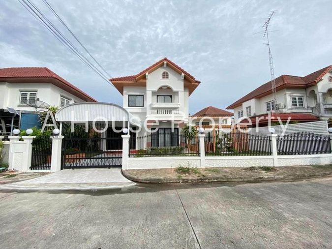 picture Single house for sale in the quality Sam Mukh Thani project, Bang Saen. Convenient access. - 1/10