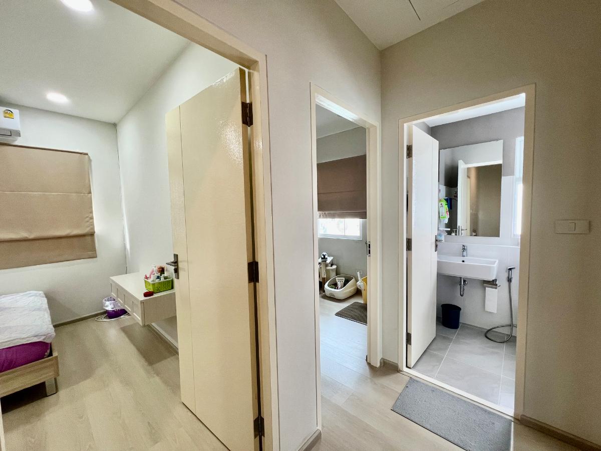 รูป ขายด่วน Townhome 2 ชั้น Indy Westgate | บ้านสวย ตกแต่งครบ Built-in ทั้งหลัง | ทำเลคลองบางไผ่–บางบัวทอง ใกล้ MRT คลองบางไผ่ - รูปที่ 16/33