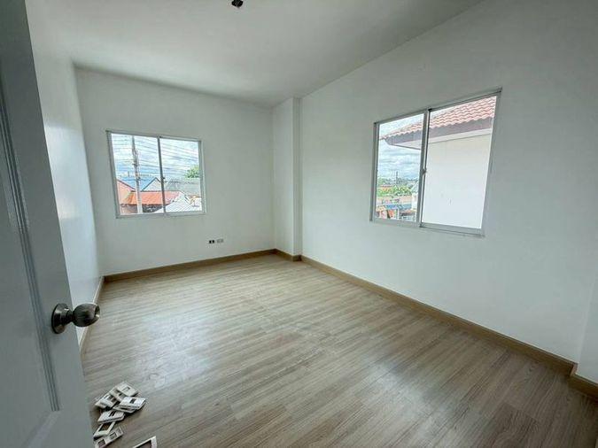 picture Twin house for sale in Thada Town Aura Nong Kho, Sriracha, Chonburi. - 10/14