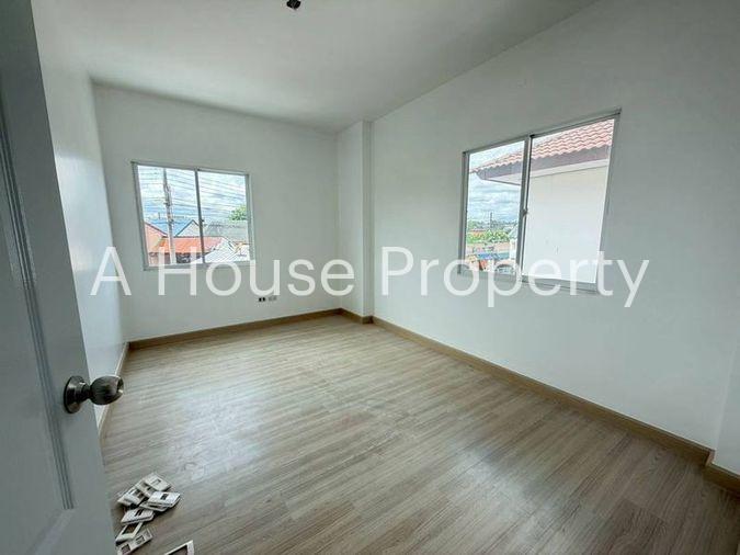 picture Twin house for sale in Thada Town Aura Nong Kho, Sriracha, Chonburi. - 10/14