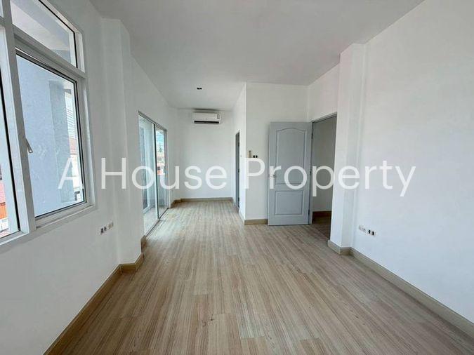 picture Twin house for sale in Thada Town Aura Nong Kho, Sriracha, Chonburi. - 11/14