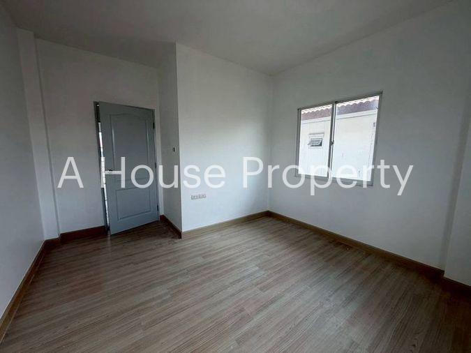 picture Twin house for sale in Thada Town Aura Nong Kho, Sriracha, Chonburi. - 12/14