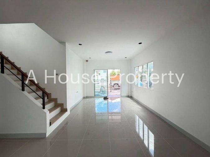 picture Twin house for sale in Thada Town Aura Nong Kho, Sriracha, Chonburi. - 4/14