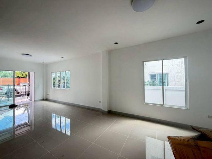 picture Twin house for sale in Thada Town Aura Nong Kho, Sriracha, Chonburi. - 6/14