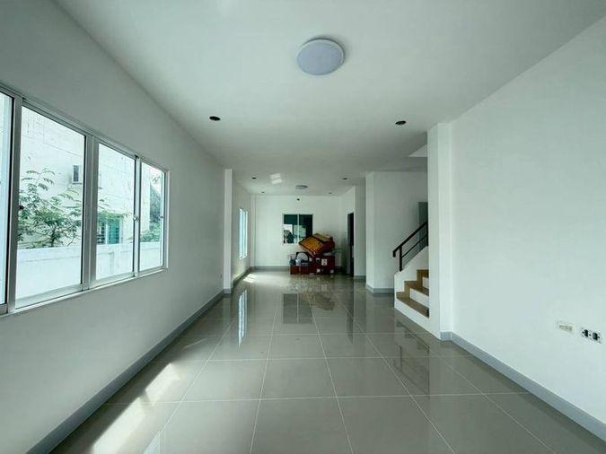 picture Twin house for sale in Thada Town Aura Nong Kho, Sriracha, Chonburi. - 2/14