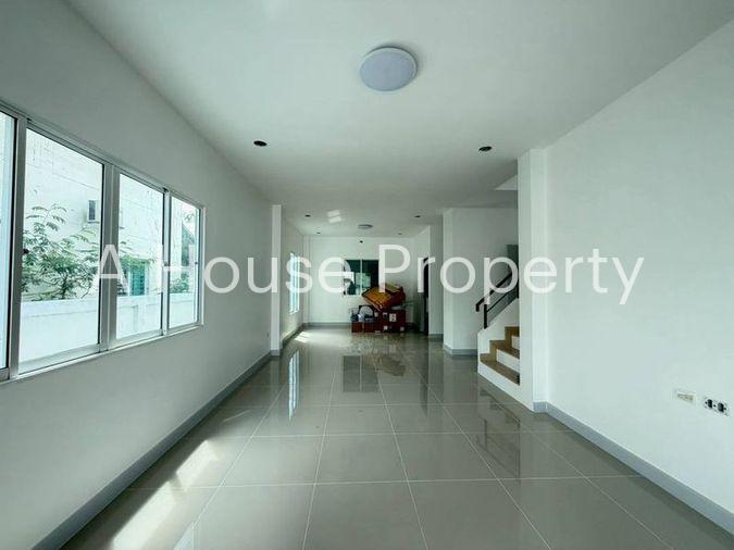 picture Twin house for sale in Thada Town Aura Nong Kho, Sriracha, Chonburi. - 2/14