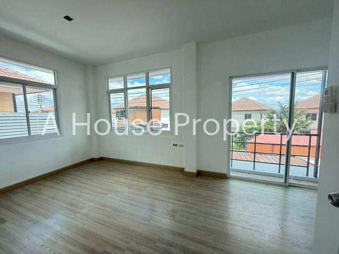 picture Twin house for sale in Thada Town Aura Nong Kho, Sriracha, Chonburi. - 13/14