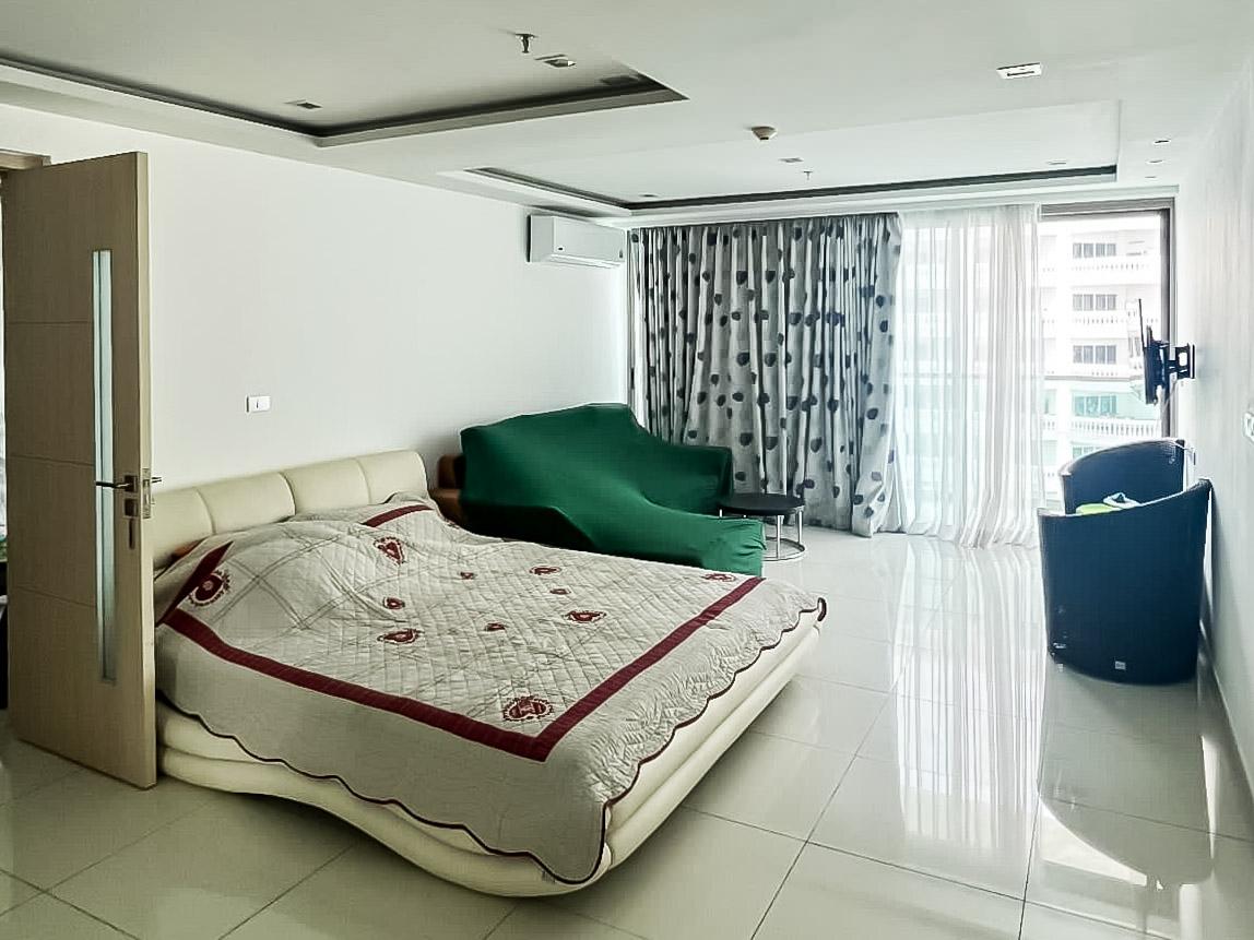 picture Wong Amat Tower Connected Studio Condo for Sale Sea View - 3/7