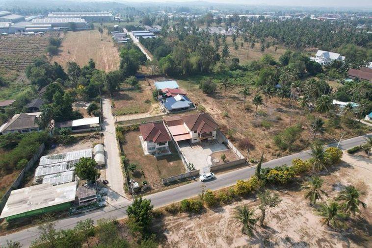 รูป ขายบ้านเดี่ยวหลังใหญ่ พื้นที่กว้าง ทำเลดี โป่ง บางละมุง ชลบุรี - รูปที่ 3/13