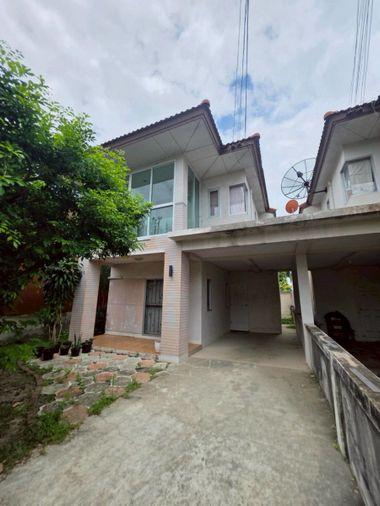 รูป บ้านแฝดหลังมุม โฮมทาวน์ ศรีราชา พื้นที่กว้าง บรรยากาศน่าอยู่ - รูปที่ 1/16